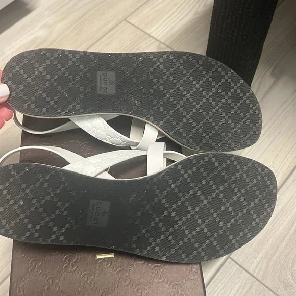 Gucci White and Brown Leather Sandals - Picture 5 of 6